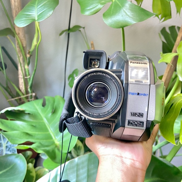 Panasonic PV-L352D Palmcorder VHS-C 700x Digital Zoom Camcorder UNTESTED - Picture 2 of 14